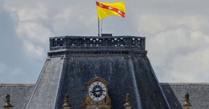 drapeau-lorrain-toit-chateau-luneville copie